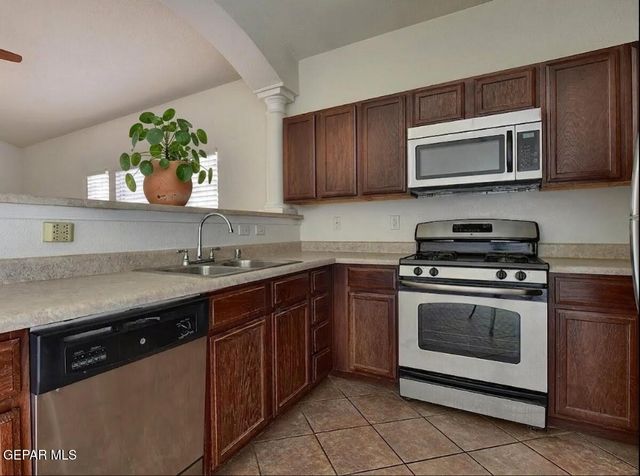 2232 HONOUR POINT Place, El Paso, TX 79938