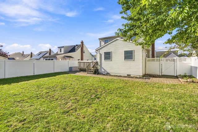 10 Grover Avenue, Sayreville, NJ 08872