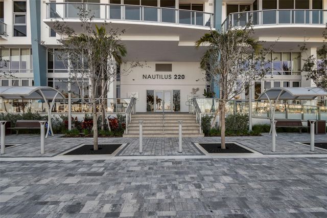 220 Lake Shore Drive 1417, Lake Park, FL 33403