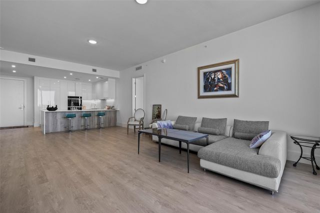 220 Lake Shore Drive 1417, Lake Park, FL 33403