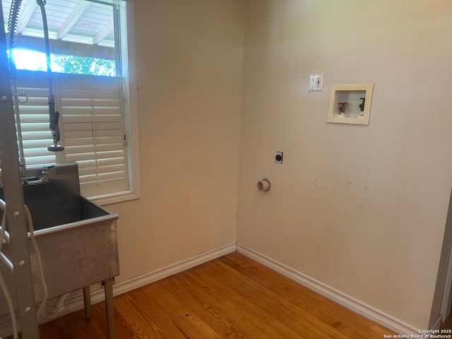 148 Robindale W, Bandera, TX 78003