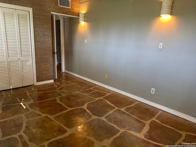 148 Robindale W, Bandera, TX 78003