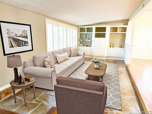 148 Robindale W, Bandera, TX 78003