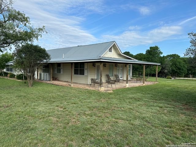 148 Robindale W, Bandera, TX 78003