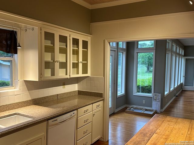 148 Robindale W, Bandera, TX 78003