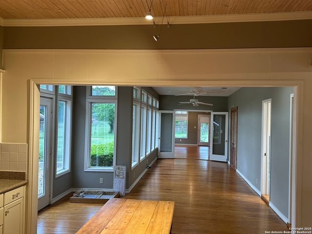 148 Robindale W, Bandera, TX 78003