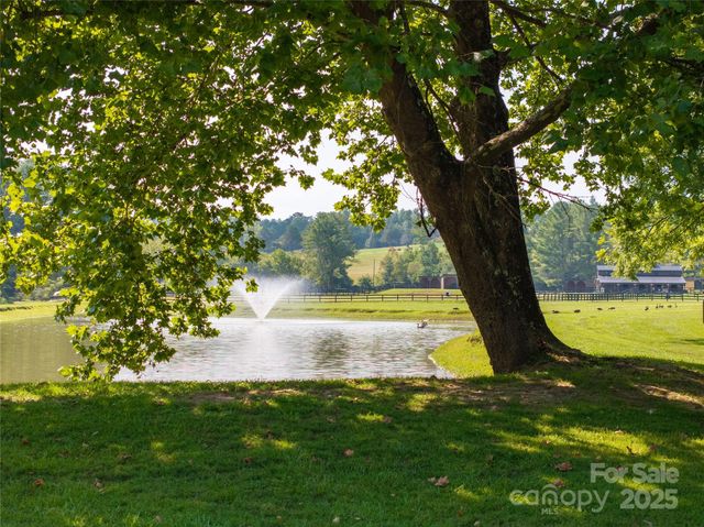 1030 River Club Ridge, Lenoir, NC 28645