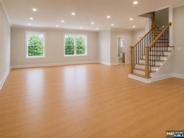 6 Scharg Court, Clifton, NJ 07013