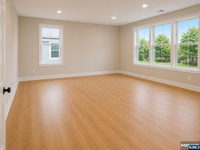 6 Scharg Court, Clifton, NJ 07013