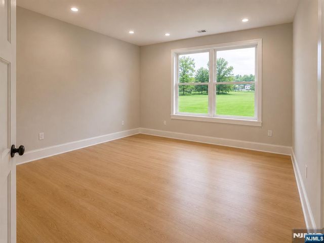 6 Scharg Court, Clifton, NJ 07013