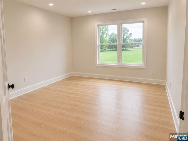 6 Scharg Court, Clifton, NJ 07013