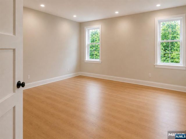 6 Scharg Court, Clifton, NJ 07013