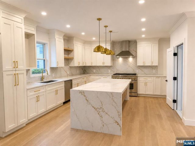6 Scharg Court, Clifton, NJ 07013