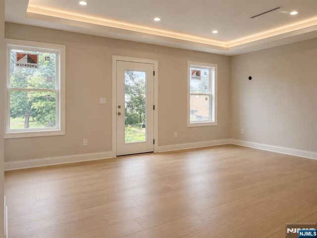 6 Scharg Court, Clifton, NJ 07013