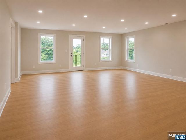 6 Scharg Court, Clifton, NJ 07013