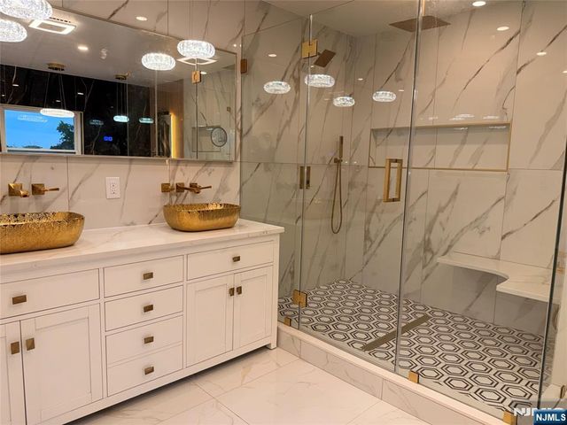 6 Scharg Court, Clifton, NJ 07013