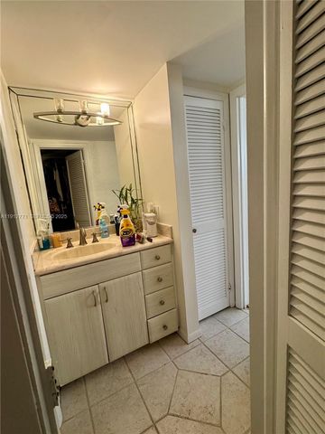 16518 NE 26th Avenue 304, North Miami Beach, FL 33160
