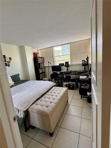 16518 NE 26th Avenue 304, North Miami Beach, FL 33160