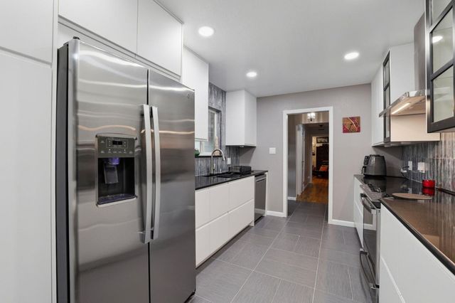 18762 Casa Blanca Lane, Saratoga, CA 95070