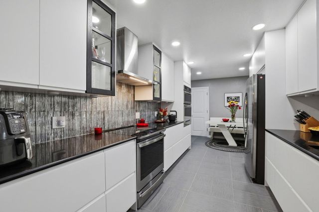 18762 Casa Blanca Lane, Saratoga, CA 95070