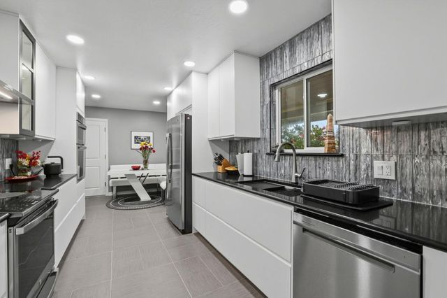 18762 Casa Blanca Lane, Saratoga, CA 95070