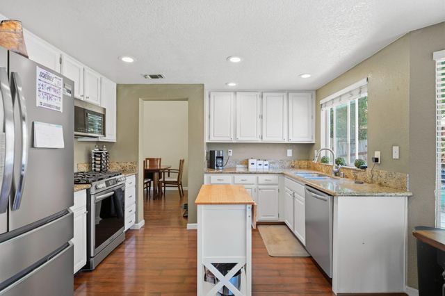 2217 Americana Dr, Roseville, CA 95747