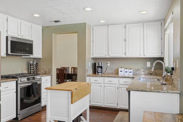 2217 Americana Dr, Roseville, CA 95747