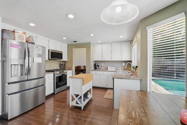 2217 Americana Dr, Roseville, CA 95747