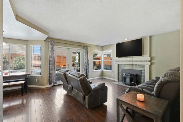 2217 Americana Dr, Roseville, CA 95747