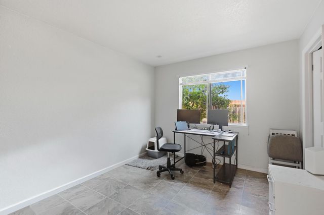 2217 Americana Dr, Roseville, CA 95747