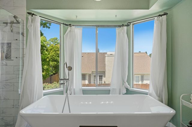 2217 Americana Dr, Roseville, CA 95747