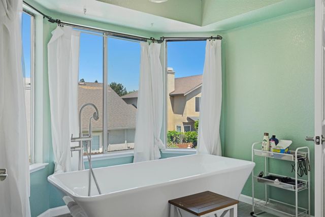 2217 Americana Dr, Roseville, CA 95747
