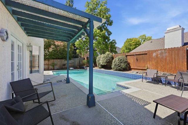 2217 Americana Dr, Roseville, CA 95747