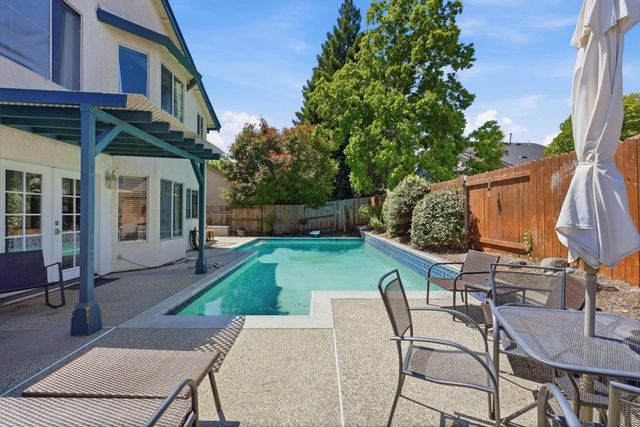 2217 Americana Dr, Roseville, CA 95747