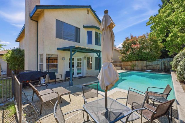 2217 Americana Dr, Roseville, CA 95747