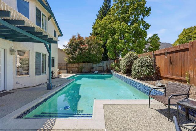 2217 Americana Dr, Roseville, CA 95747