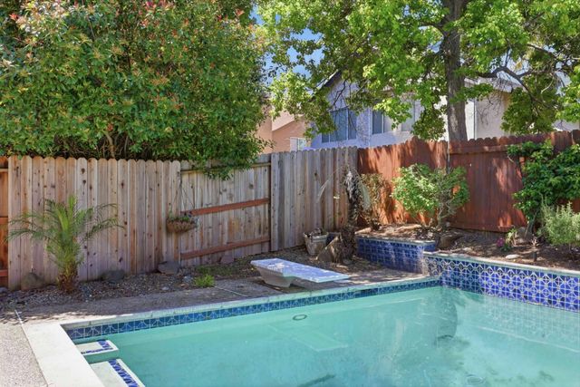 2217 Americana Dr, Roseville, CA 95747