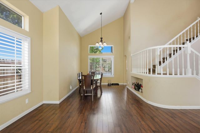 2217 Americana Dr, Roseville, CA 95747