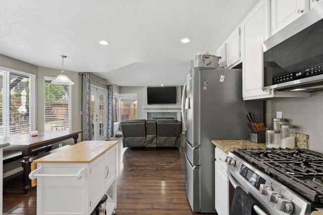 2217 Americana Dr, Roseville, CA 95747
