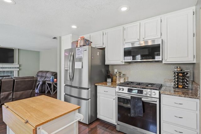 2217 Americana Dr, Roseville, CA 95747