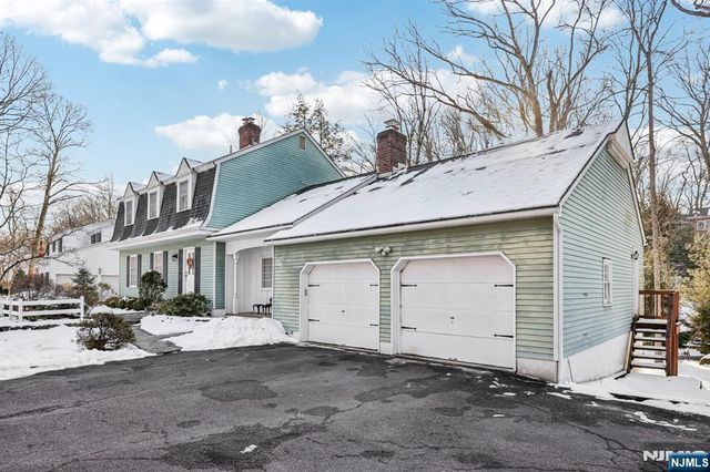 418 Pines Lake Drive, Wayne, NJ 07470