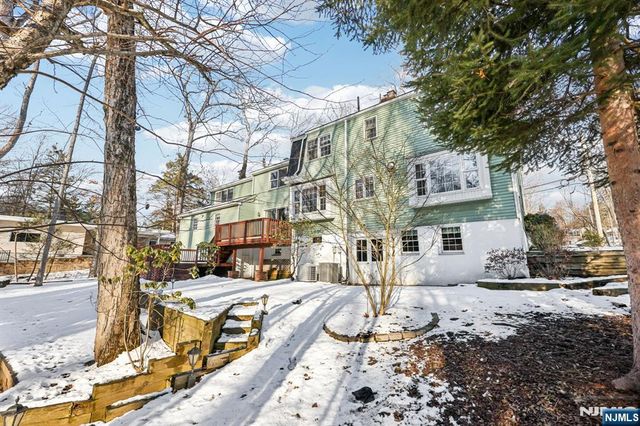 418 Pines Lake Drive, Wayne, NJ 07470