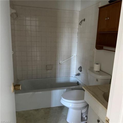 26 Hamlin CT, Lehigh Acres, FL 33936