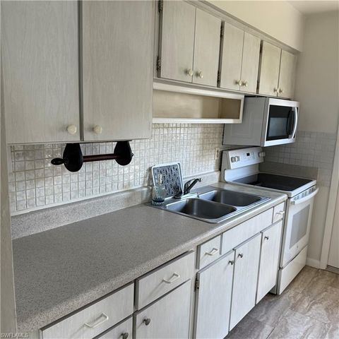 26 Hamlin CT, Lehigh Acres, FL 33936