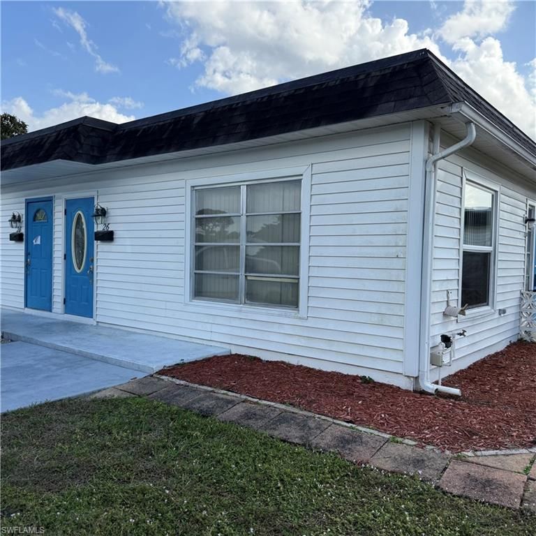 26 Hamlin CT, Lehigh Acres, FL 33936