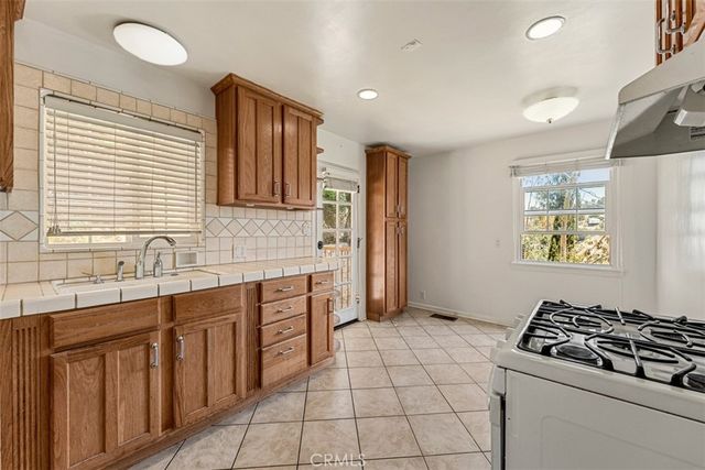 8248 Mannix, Los Angeles, CA 90046