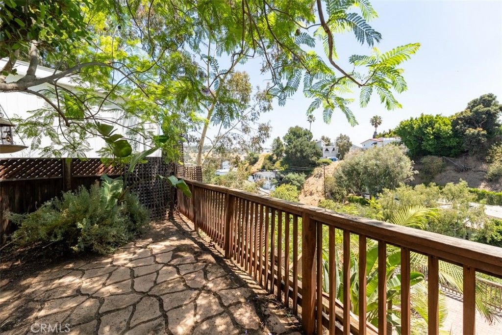 Image 18 of property listing at 8248 Mannix, Los Angeles, CA 90046