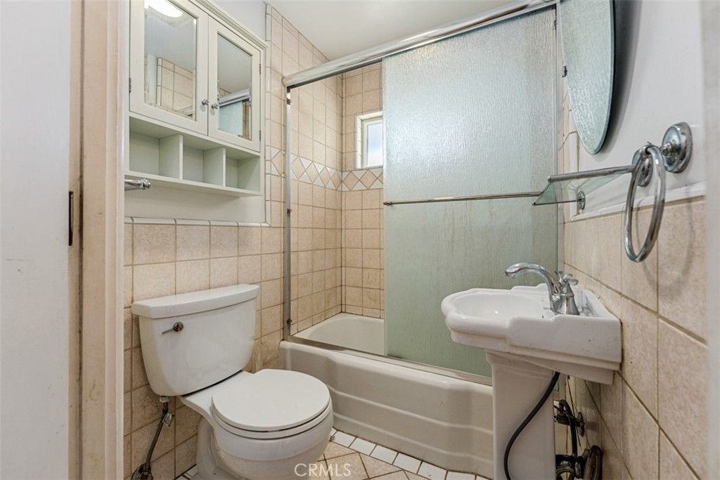 Image 26 of property listing at 8248 Mannix, Los Angeles, CA 90046