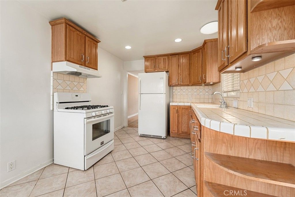 Image 32 of property listing at 8248 Mannix, Los Angeles, CA 90046