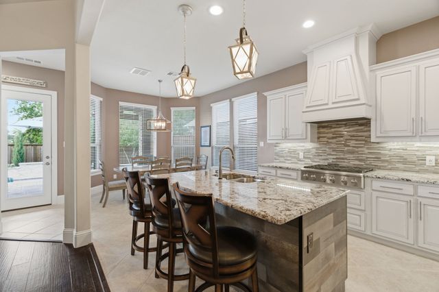 400 Ridgewood Drive, Lewisville, TX 75067